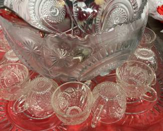 CLOSE UP OF PUNCH BOWL WITH BASE PLATE & CUPS
