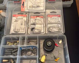 CONTAINER OF PLASTIC & LEAD WEIGHT & HOOKS