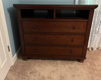 DRESSER