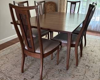VINTAGE DINING TABLE WITH 6 CHAIRS & 2 LEAVES