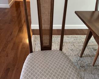 DETAILS OF DINING CHAIR