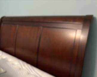 SLEIGH BED - QUEEN SIZE