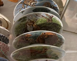 ANIMAL PLATES, BEAR W/ CUBS, RACCOON, BIRD DOG W/ DUCK