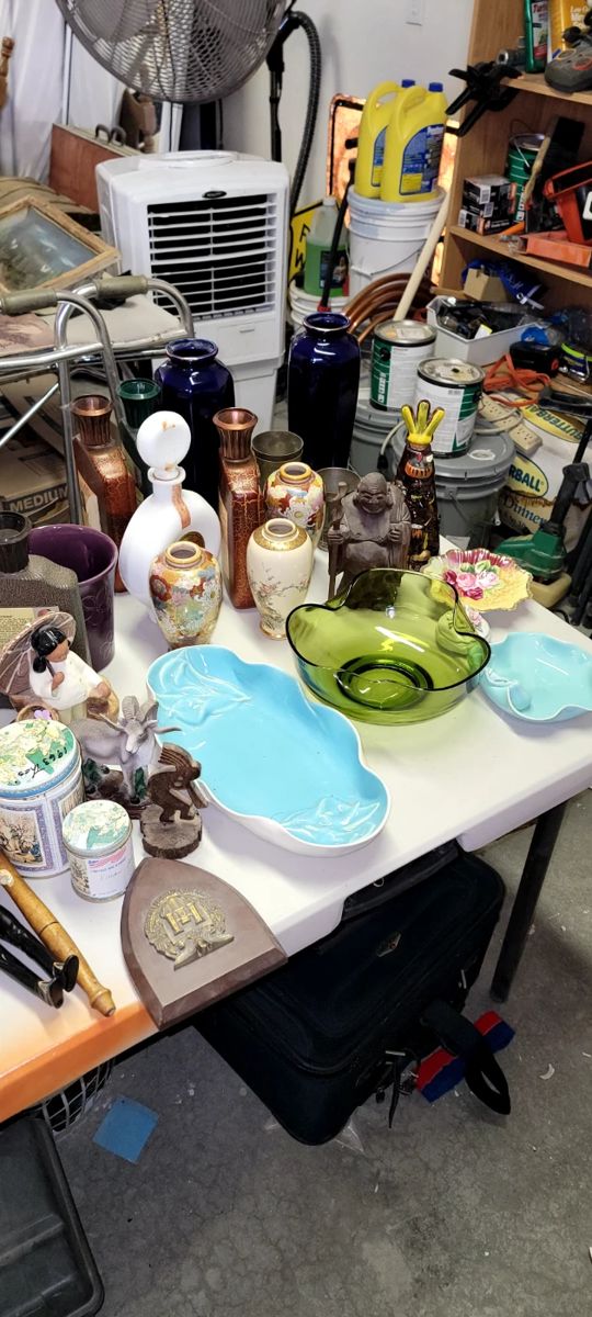 Great vintage glassware and items