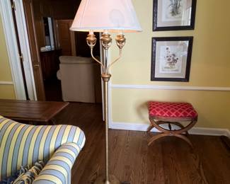 Gold metal 3-light floor lamp – 20”diameter shade – 64h