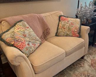 Beautiful La-Z-Boy Loveseat