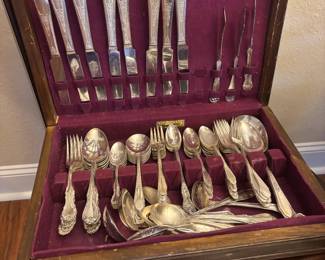 Oneida flatware set w/box