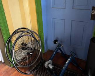Bike trainer/wheels