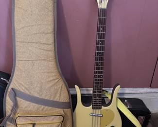Reissue Danelectro Longhorn bass (rare color)