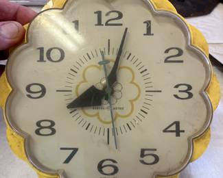 MCM 1960's General Electric kitchen wall clock [works great]