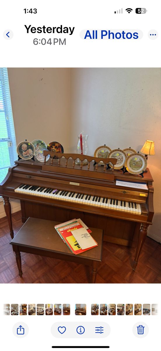 Clean Baldwin Vintage piano