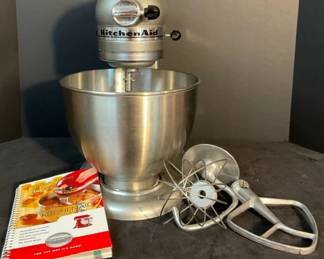 014 Kitchen Aid Stand Mixer with Attachments