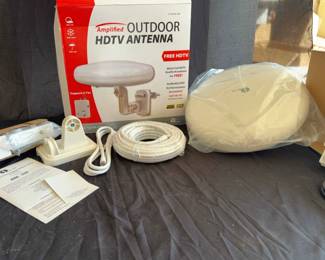 Outdoor HDTV Antenna with Connections