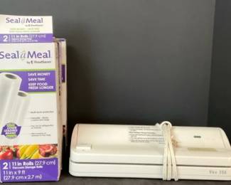 Food Saver Vacuum Sealer V350 5 Rolls of Bags