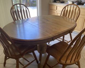 Dinette table with butterfly extension