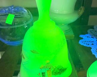 Fenton glow glass bell - uranium