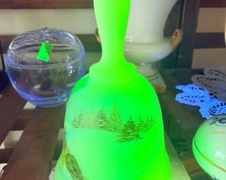 Fenton glow glass bell - uranium
