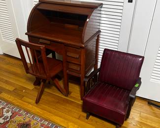 Children’s desk and chairs 