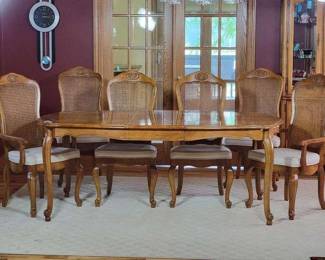 Stanley Furniture Table with 6 Chairs