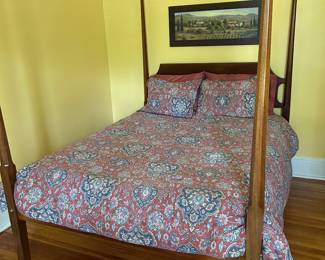 Poster bed.