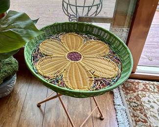 Pier 1 Imports Round Daisy Flower All-Weather Rattan Serving Tray