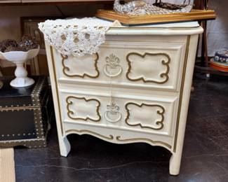 French Provencial night stand, in beautiful shape, such a great neutral space to go almost anywhere in your home.