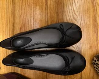 Brass Plum unworn ballet black leather flats size 9