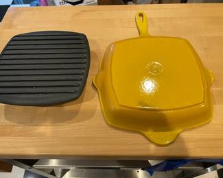 Le Creuset square grill pan with cast iron press in sunflower yellow like new