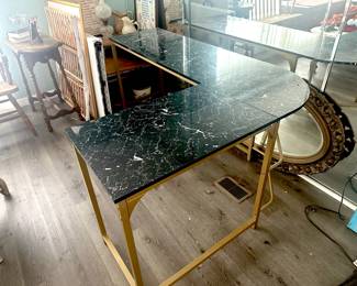 Corner desk