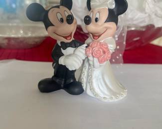 Vintage Mickey and Minnie wedding-cake topper
