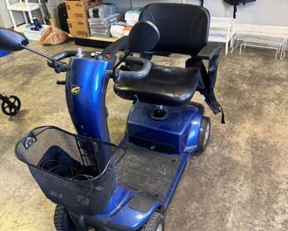 Small motorized scooter