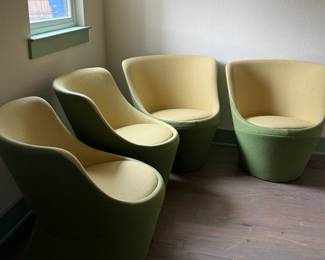 Set of 4 pristine Busk + Hertzog Didi chairs—modern sculptural design meets peak comfort, with no signs of wear and tons of style cred. Designed by the award-winning duo behind iconic Danish seating, these are statement pieces for serious design lovers.