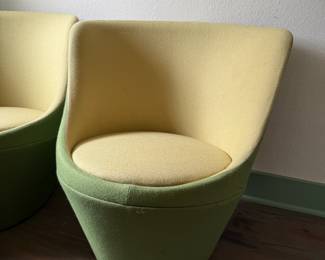 Set of 4 pristine Busk + Hertzog Didi chairs—modern sculptural design meets peak comfort, with no signs of wear and tons of style cred. Designed by the award-winning duo behind iconic Danish seating, these are statement pieces for serious design lovers.