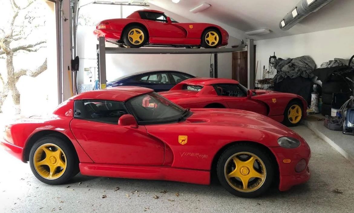 Two dodge vipers 1993 and 2000’s
Both in good running condition