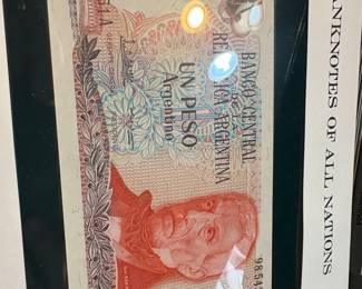 Make notes around the world all countries many denominations over 150 pieces