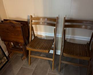 Really nice tv trays and two nice wooden folding chairs