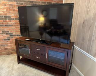 Samsung older smart tv
Great glass front stand