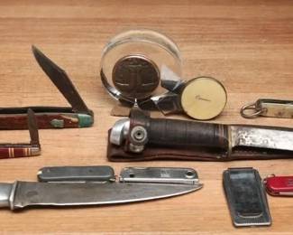 12 Small Blades and Multi-Tools
