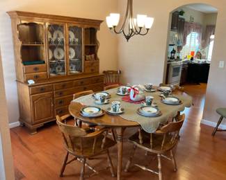Beautiful, maple dining room set