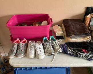 Running shoes size 7