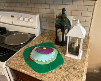 Holiday lanterns