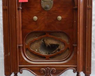 MAJESTIC CONSOLE RADIO MODEL 90