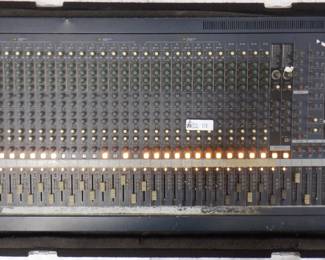 YAMAHA MG-32/14 FX SOUNDBOARD IN CASE