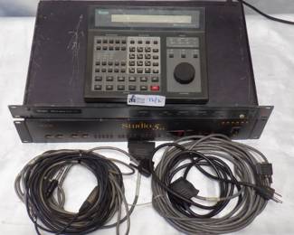 LOT OF 2 ELECTONICS INCLUDING LYNX TIMELINE MICRO LYNX SYSTEM UNIT WITH REMOTE, STUDIO 5 LX OPCODE