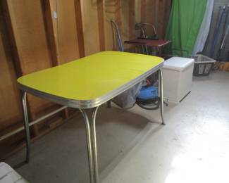 vintage table / garage