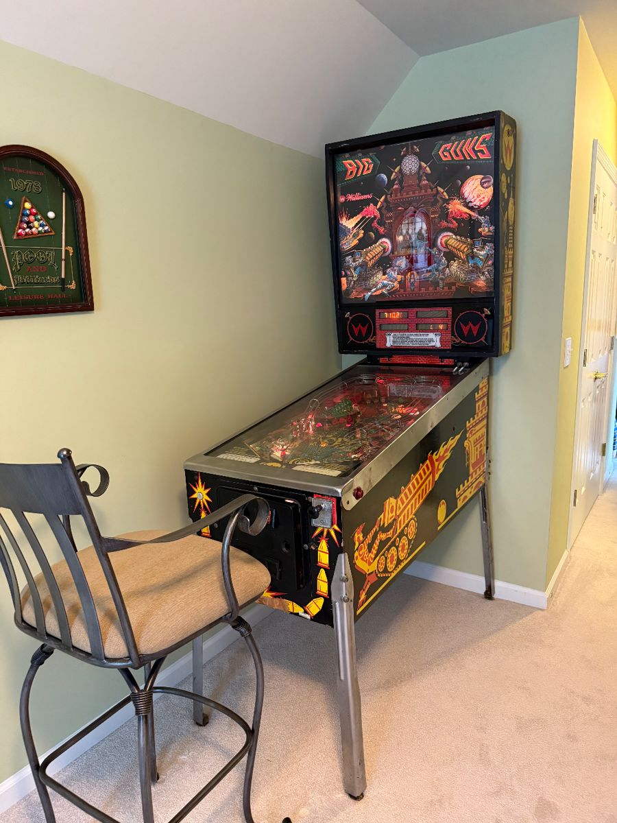 Big Guns working pinball machine