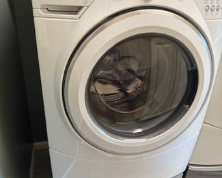 Whirlpool duet washer and gas dryer with drawer pedestals