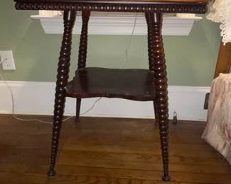 R1SideTable
