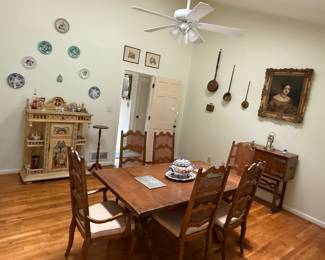 Dining Table Expands to Seat 14!