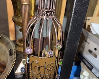 Cork storage cage